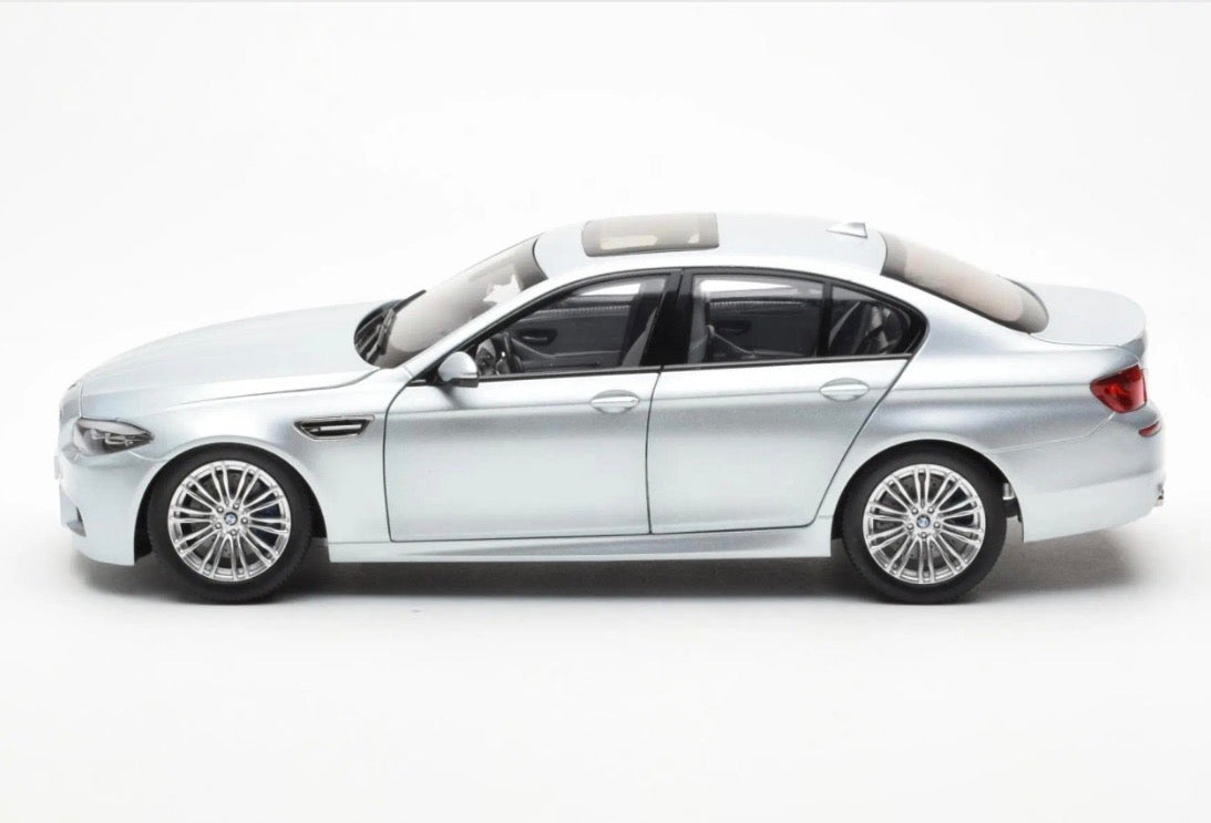 Paragon 1:18 BMW M5 F10 Silver Stone