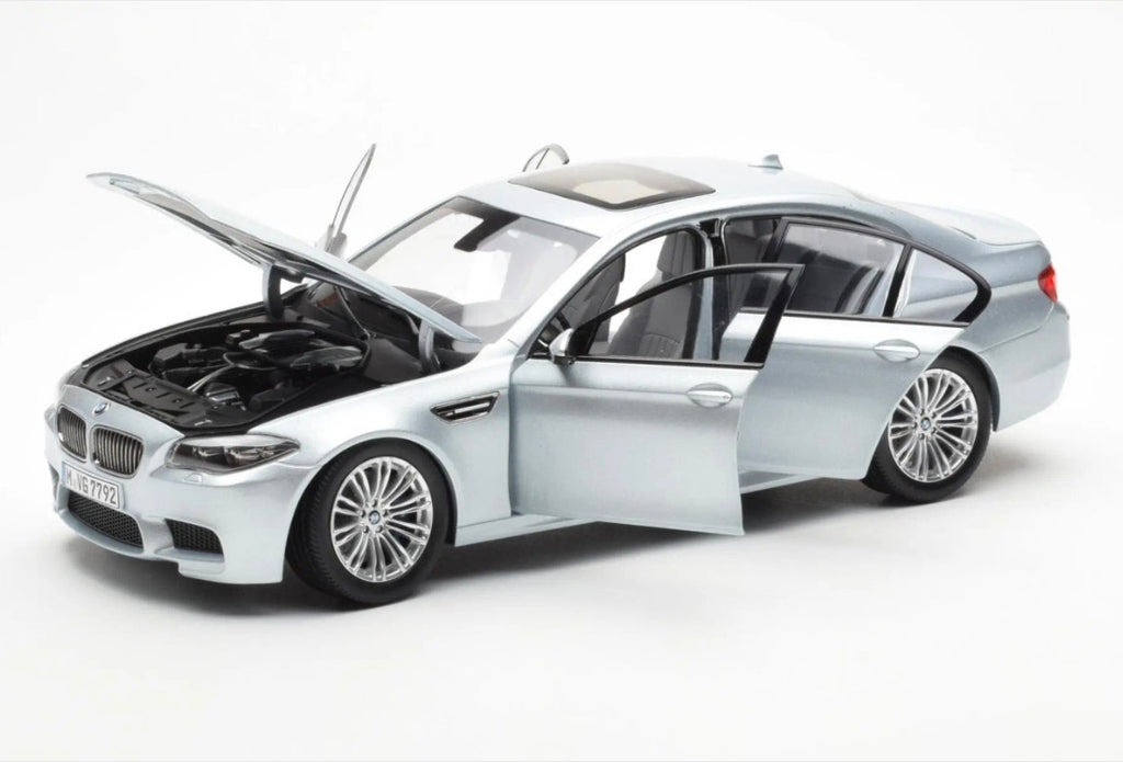 Paragon 1:18 BMW M5 F10 Silver Stone