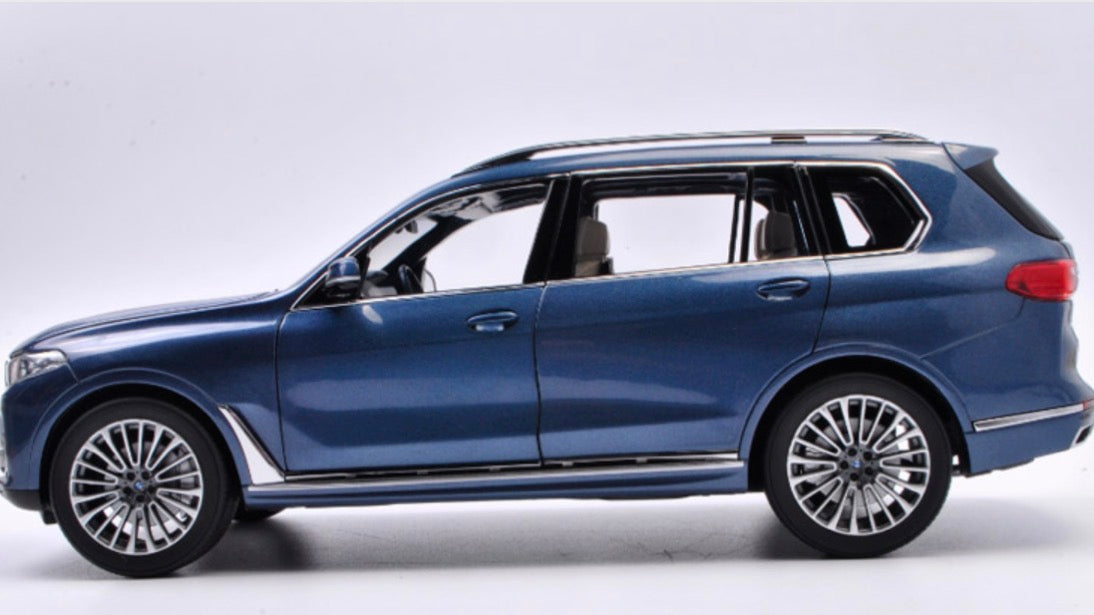 Dealer Edition 1:18 BMW X7 G07 Blue