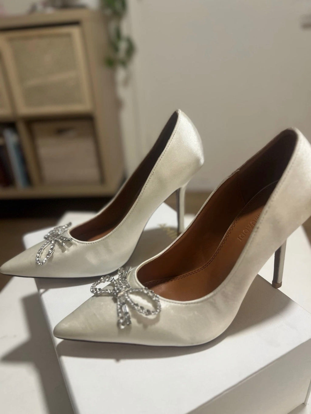 Amina Muaddi Women's Satin Rosie Pumps/ 38.5 Women 8