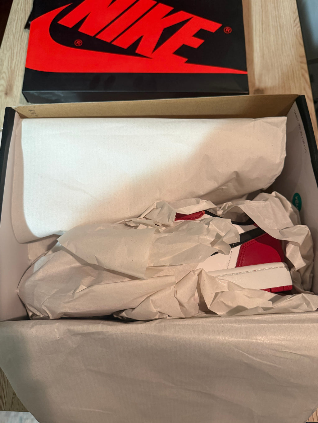 Jordan 1 red size 9 men
