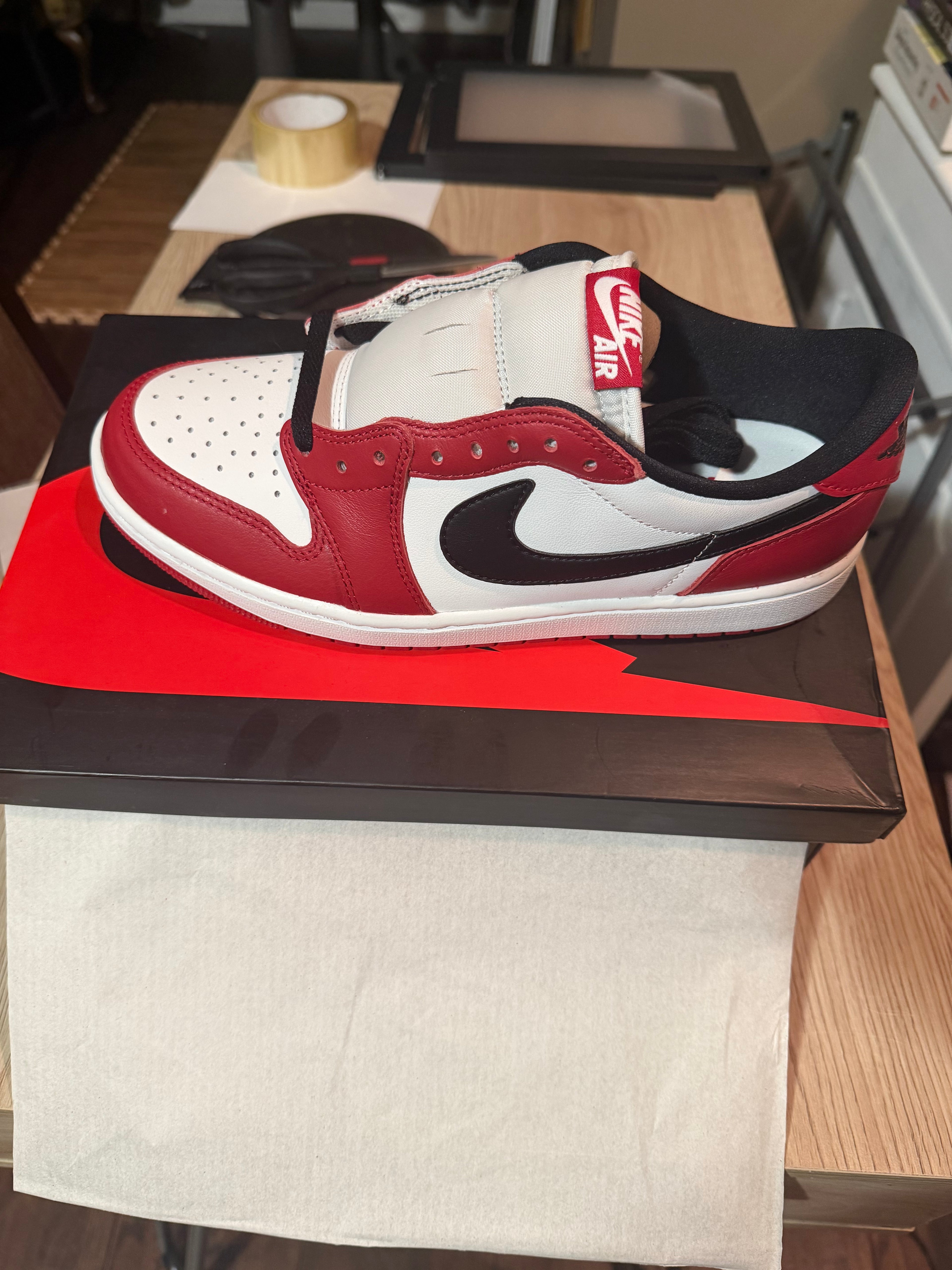 Jordan 1 red size 9 men