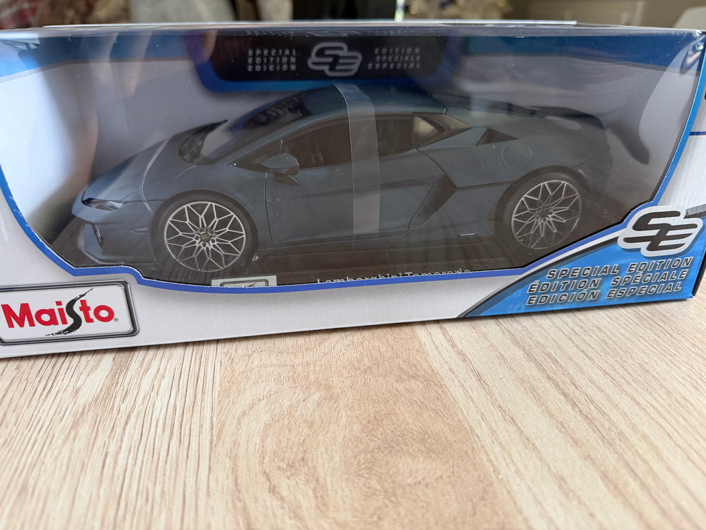 1:18 LAMBORGHINI TEMERARIO BLUE DIECAST BY MAISTO