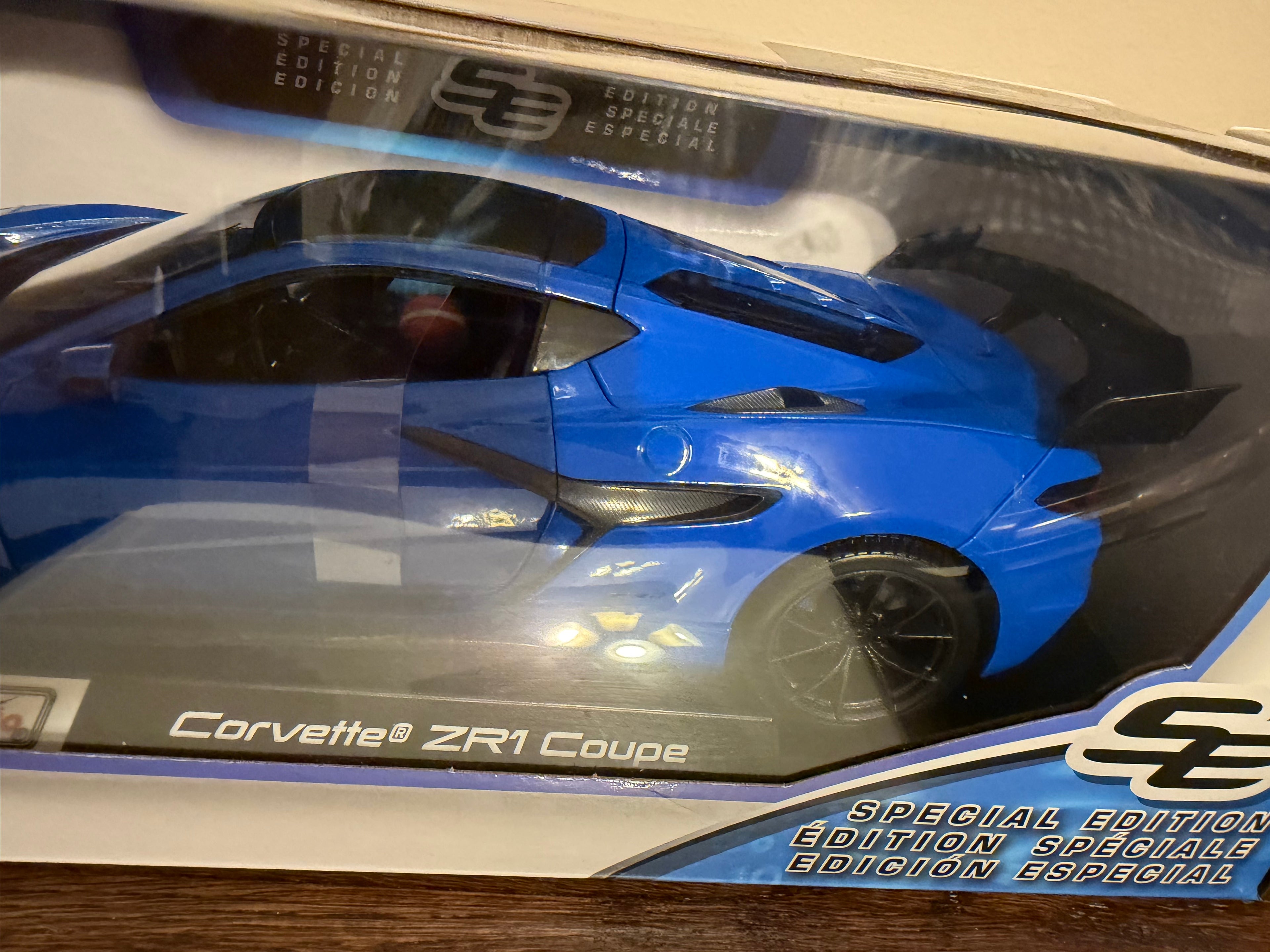 1:18 Corvette ZR1 Coupe Blue by Maisto