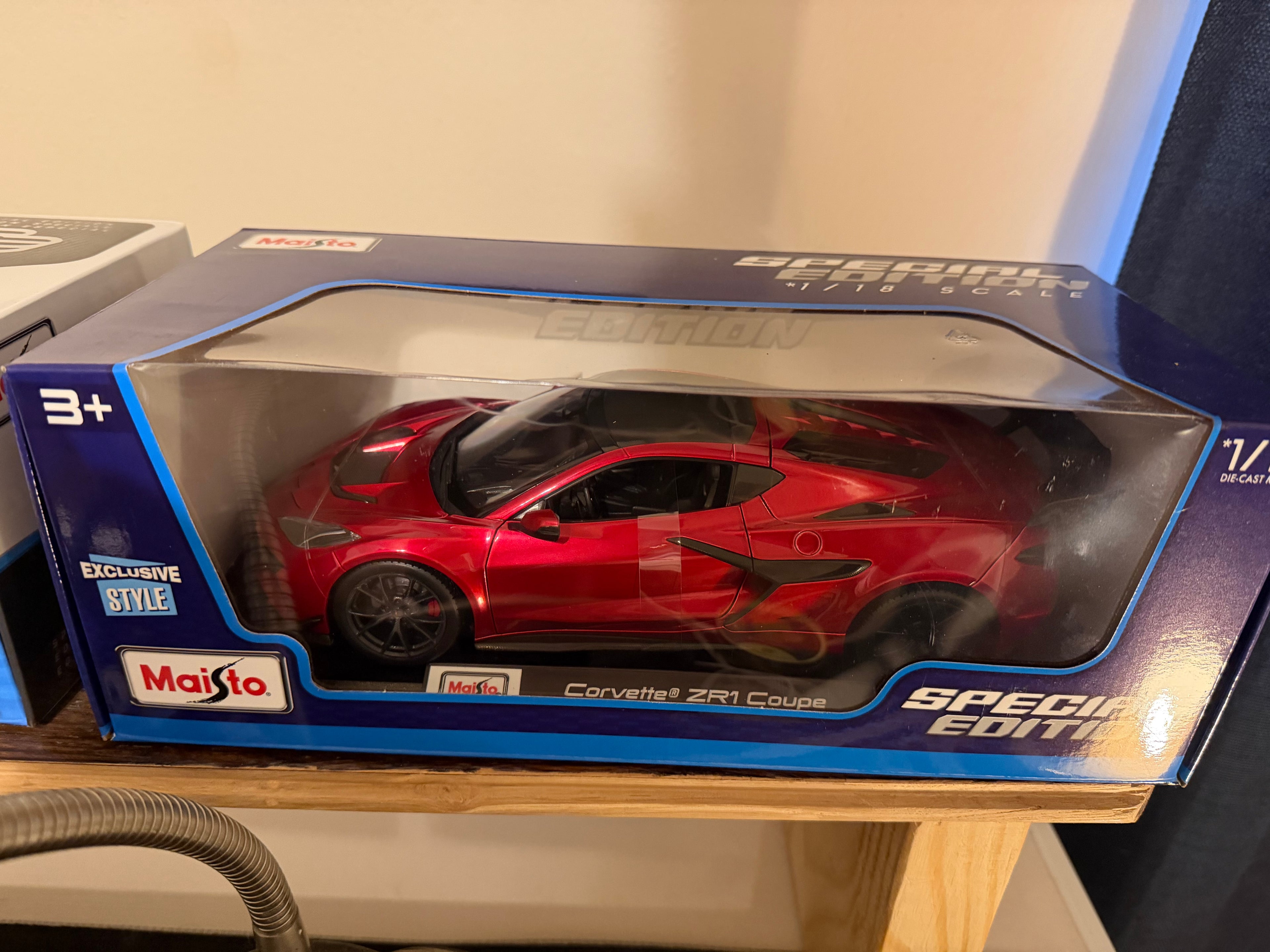 1:18 Corvette ZR1 Coupe Red by Maisto