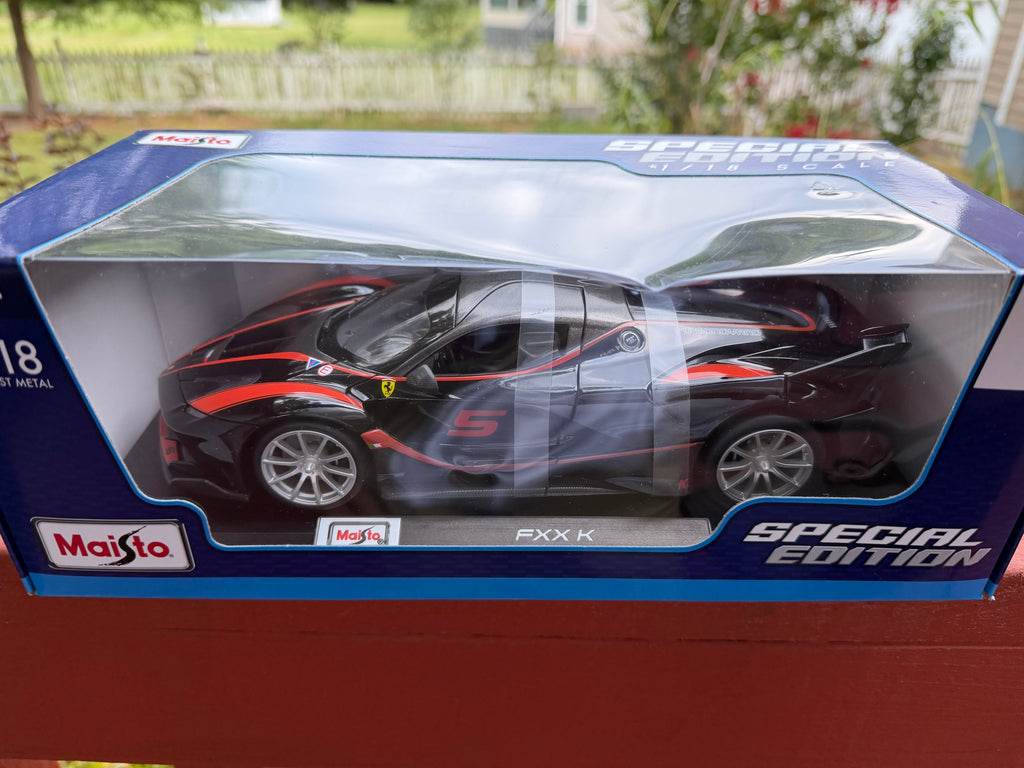 1:18 Ferrari FXX K by Maisto