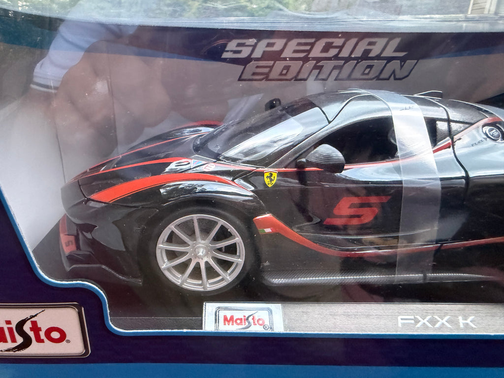1:18 Ferrari FXX K by Maisto
