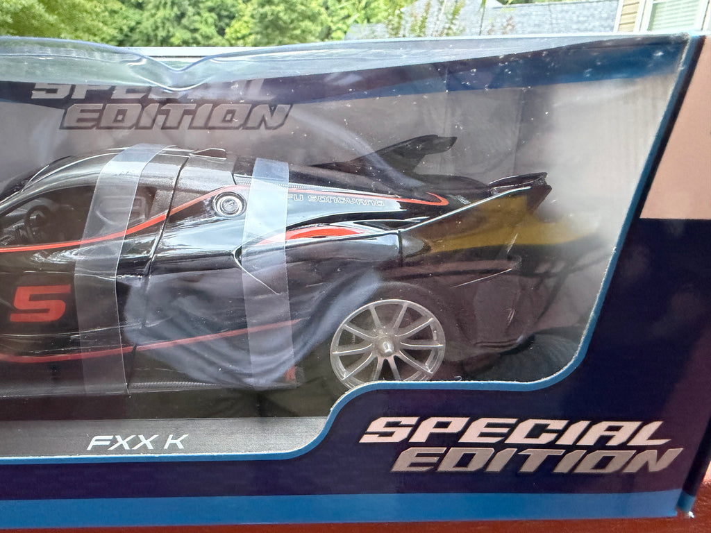 1:18 Ferrari FXX K by Maisto